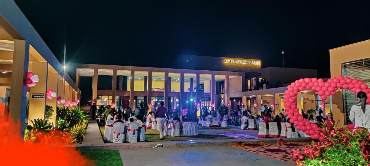 Hotel Mayur Express Sangamner Zewnętrze zdjęcie