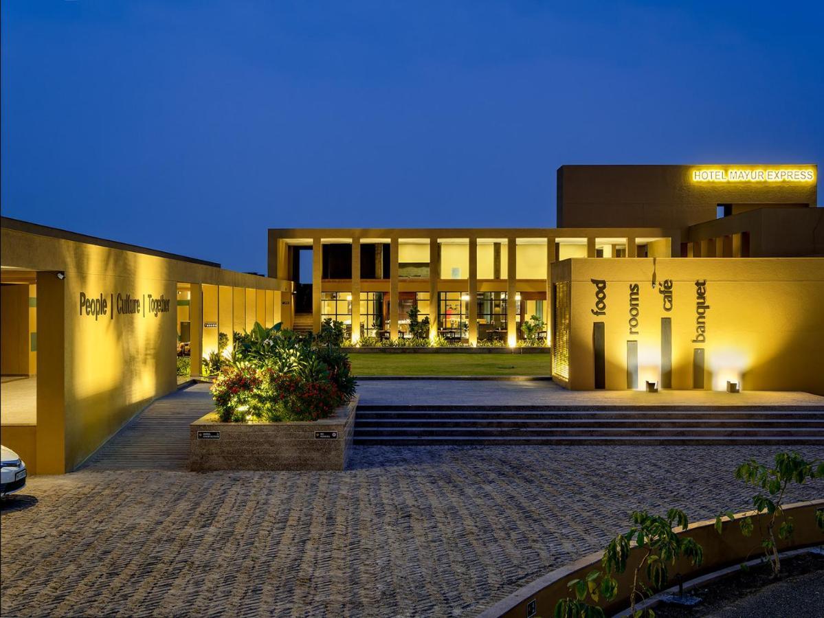 Hotel Mayur Express Sangamner Zewnętrze zdjęcie