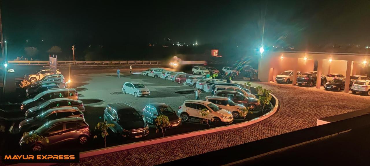 Hotel Mayur Express Sangamner Zewnętrze zdjęcie